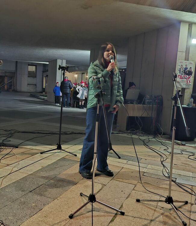 Дядо Коледа и Снежанка пристигнаха в Първомай на мотор