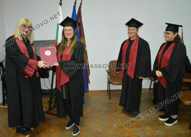 189 бакалаври и магистри от УНСС – Хасково получиха тържествено дипломите си