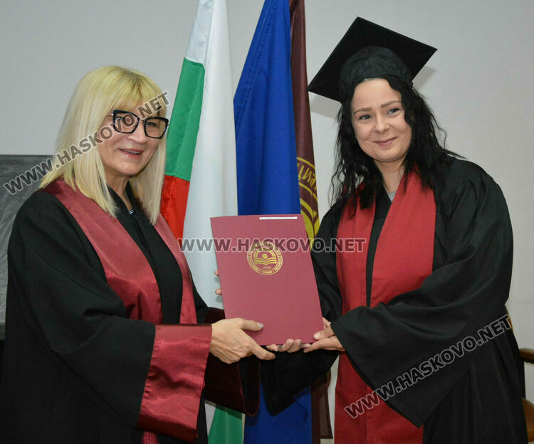 189 бакалаври и магистри от УНСС – Хасково получиха тържествено дипломите си