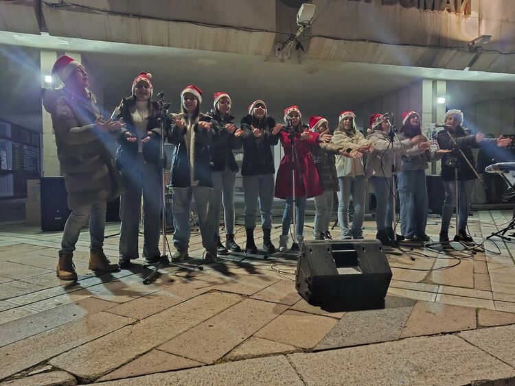 Дядо Коледа и Снежанка пристигнаха в Първомай на мотор
