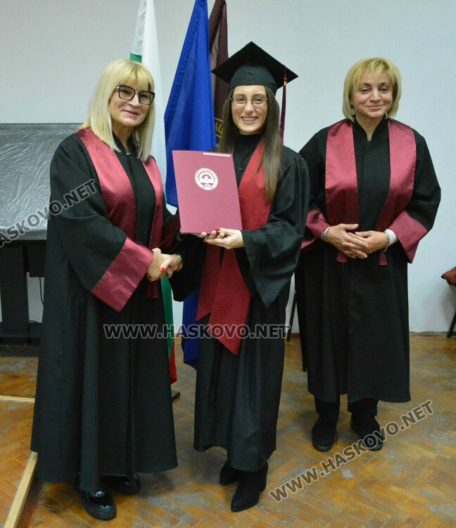 189 бакалаври и магистри от УНСС – Хасково получиха тържествено дипломите си