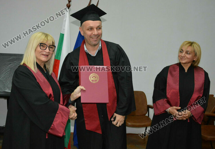 189 бакалаври и магистри от УНСС – Хасково получиха тържествено дипломите си