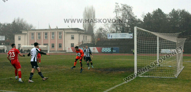 „Смърфовете“ си тръгнаха с трите точки от Хасково