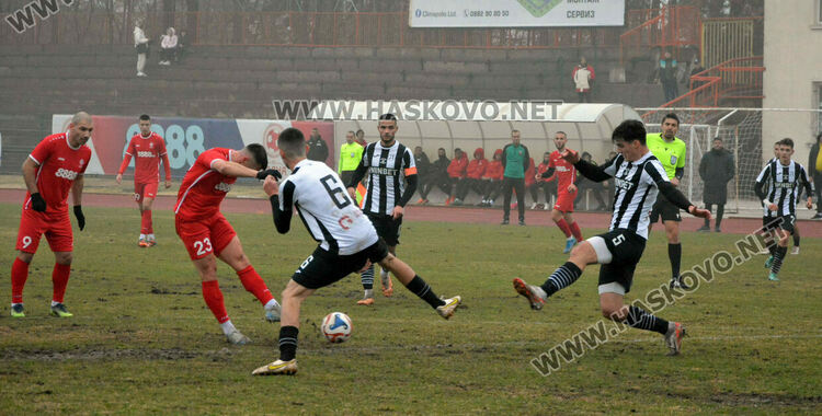 „Смърфовете“ си тръгнаха с трите точки от Хасково