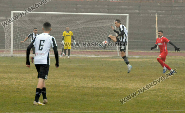 „Смърфовете“ си тръгнаха с трите точки от Хасково