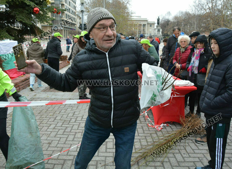 Хасковлии извиха опашка за раздаването на 20 000 дръвчета