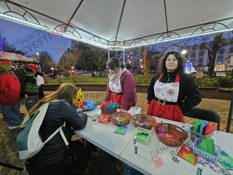 Грейнаха светлините на най-голямото живо Коледно дърво в Европа 