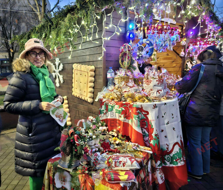 Грейнаха светлините на най-голямото живо Коледно дърво в Европа 