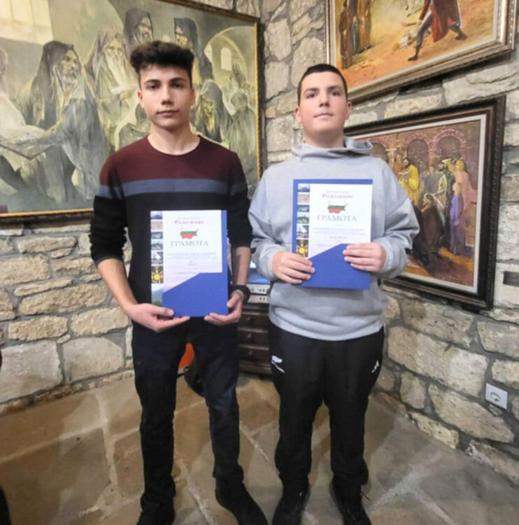 Награди и стипендии за Школата по етнография и история от национален конкурс