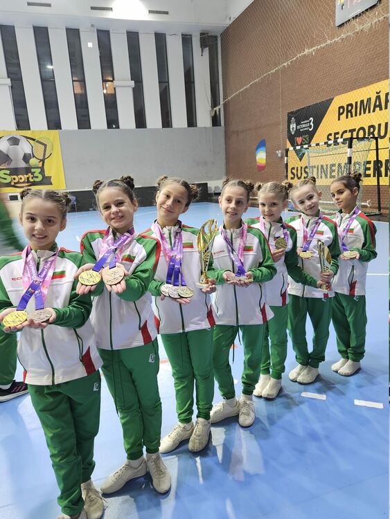 „Виолена“ с два бронза и 9 финала на международен турнир в Румъния