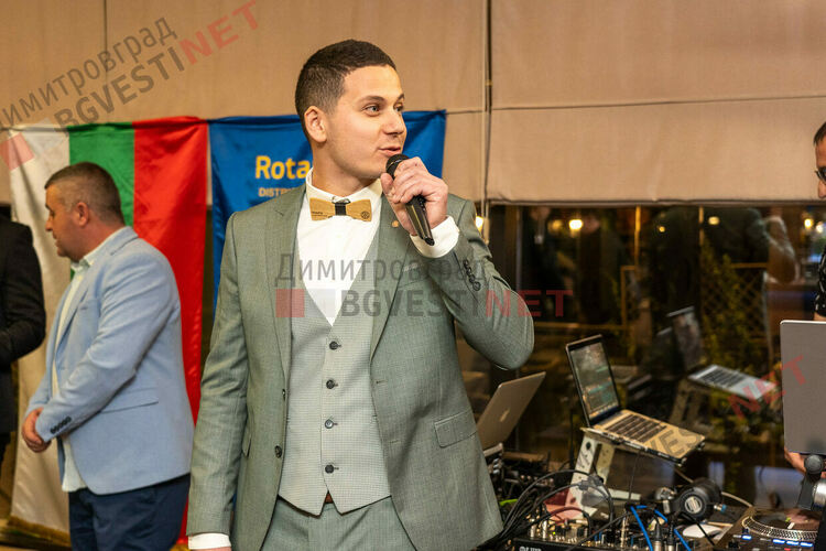 Божидар Узунов