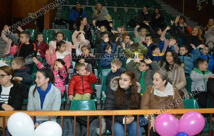 Детски празник в Хасково в Международния ден на хората с увреждания