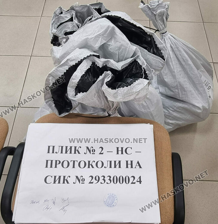 Под охрана транспортират бюлетините от 86 секции в Хасковско за повторно броене