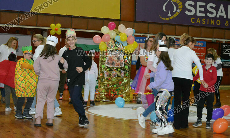Детски празник в Хасково в Международния ден на хората с увреждания
