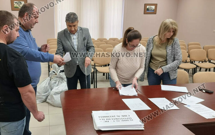 Под охрана транспортират бюлетините от 86 секции в Хасковско за повторно броене