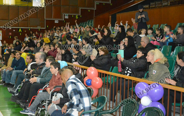 Детски празник в Хасково в Международния ден на хората с увреждания