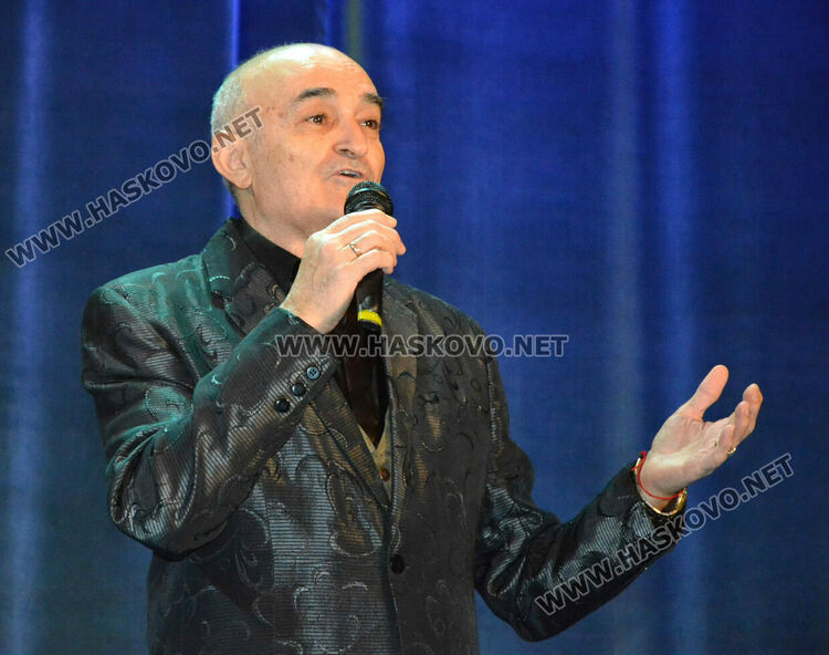 Народни изпълнители веселиха хора с увреждания в Хасково