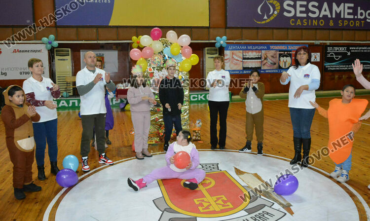 Детски празник в Хасково в Международния ден на хората с увреждания