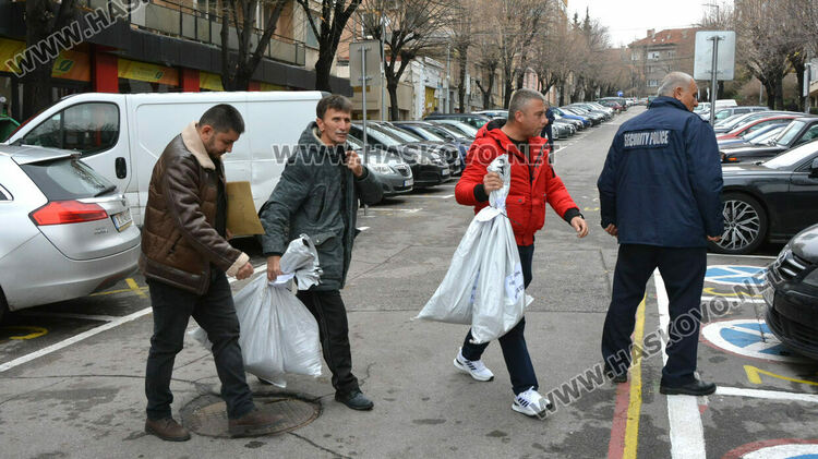 Под охрана транспортират бюлетините от 86 секции в Хасковско за повторно броене