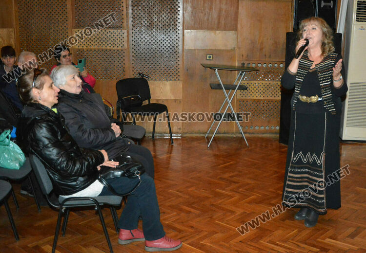 Народни изпълнители веселиха хора с увреждания в Хасково