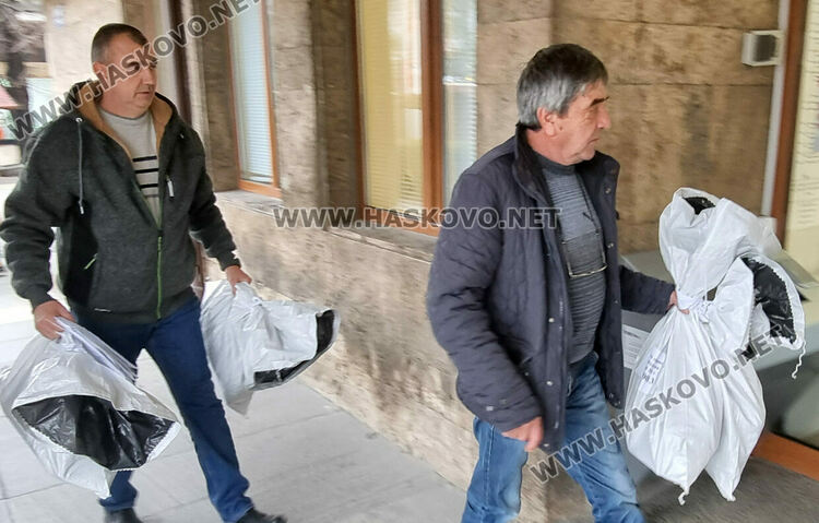 Под охрана транспортират бюлетините от 86 секции в Хасковско за повторно броене