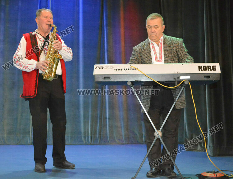 Народни изпълнители веселиха хора с увреждания в Хасково