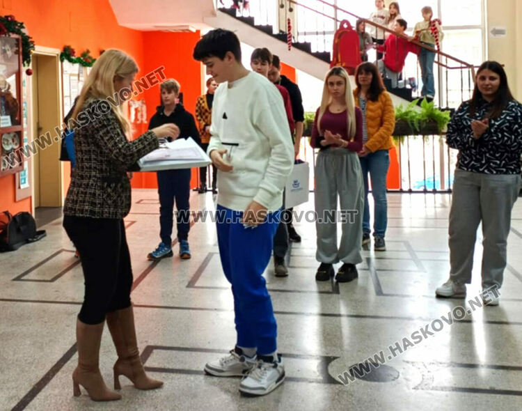 10 медала за ученици на ПМГ-Хасково от математически турнир