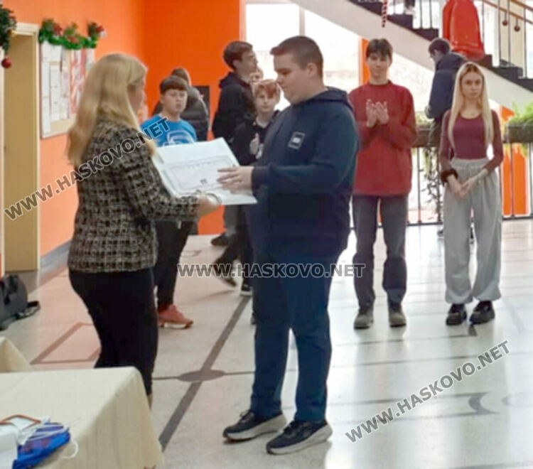 10 медала за ученици на ПМГ-Хасково от математически турнир