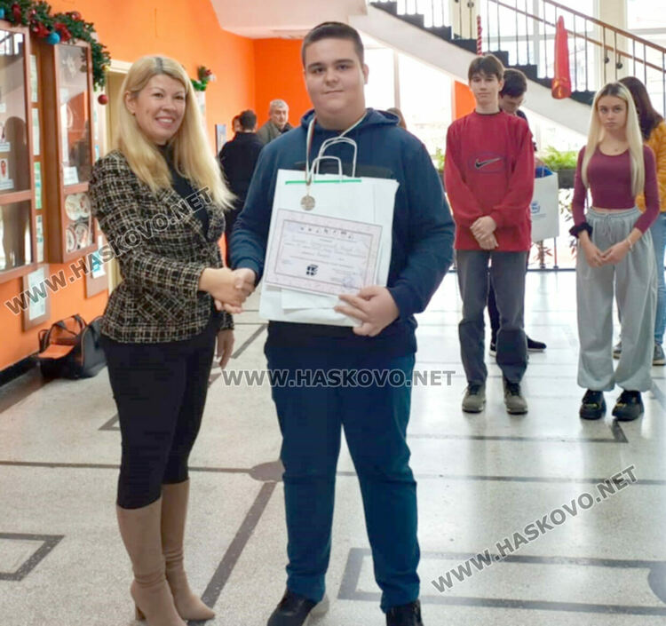 10 медала за ученици на ПМГ-Хасково от математически турнир