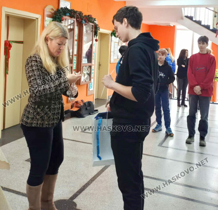 10 медала за ученици на ПМГ-Хасково от математически турнир