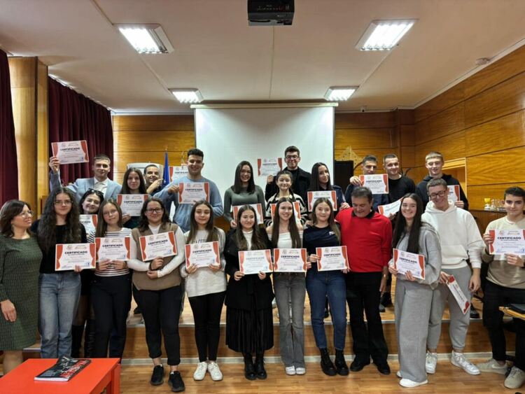 Театър на испански език правят в „Славейков“