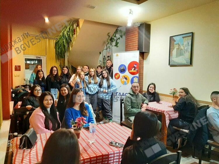 Стартираха изнесените обучения по проект  „Гласът на Кърджали: младежки идеи за гражданска активност“