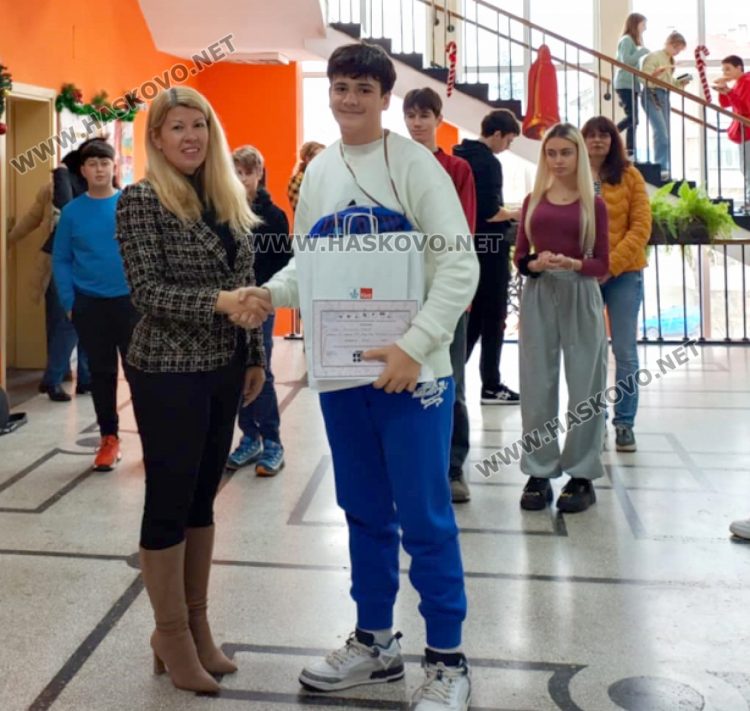 10 медала за ученици на ПМГ-Хасково от математически турнир