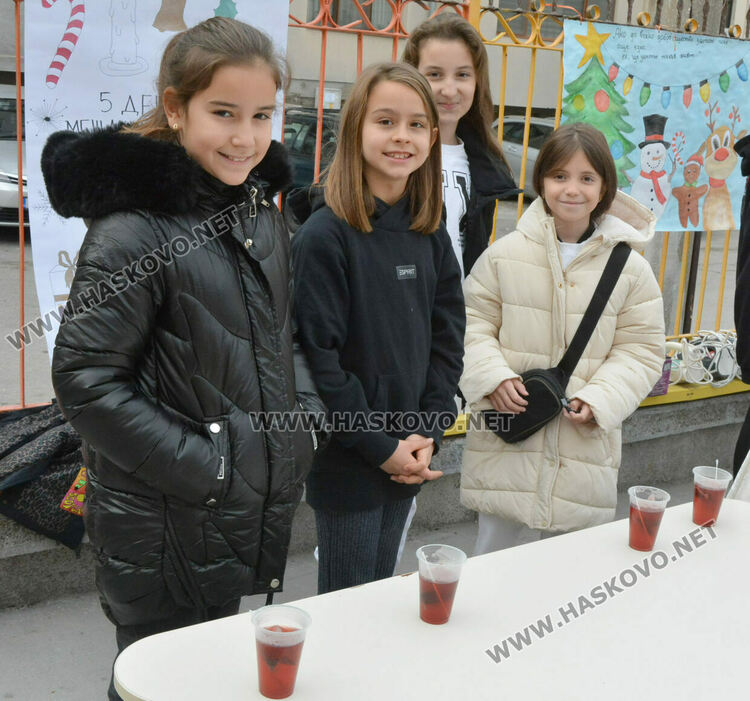 Ученици от „Климент“ даряват домакински уреди и посуда на нуждаещи се в Хасково