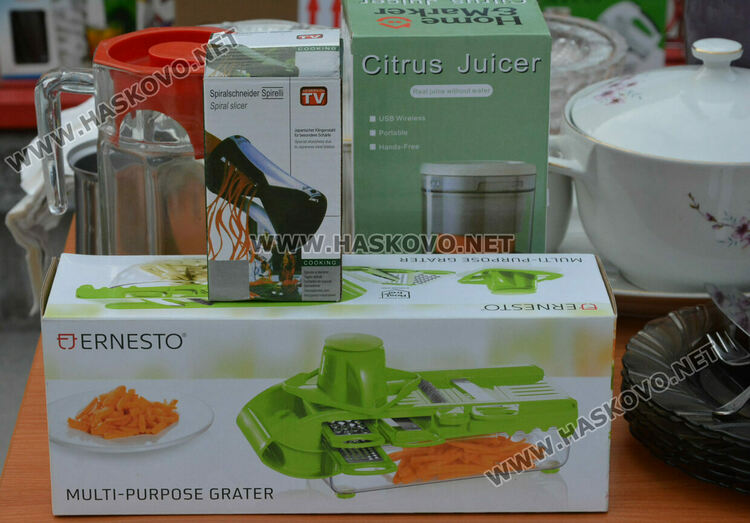 Ученици от „Климент“ даряват домакински уреди и посуда на нуждаещи се в Хасково