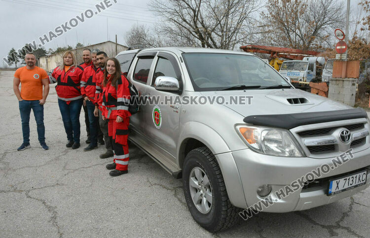 „Спасителен клуб за бъдеще – Хасково“ получи нов джип в помощ за гасене на пожари
