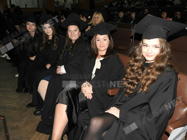 Млади педагози се разделиха със студентската скамейка, навлизат в училищата в Кърджалийско