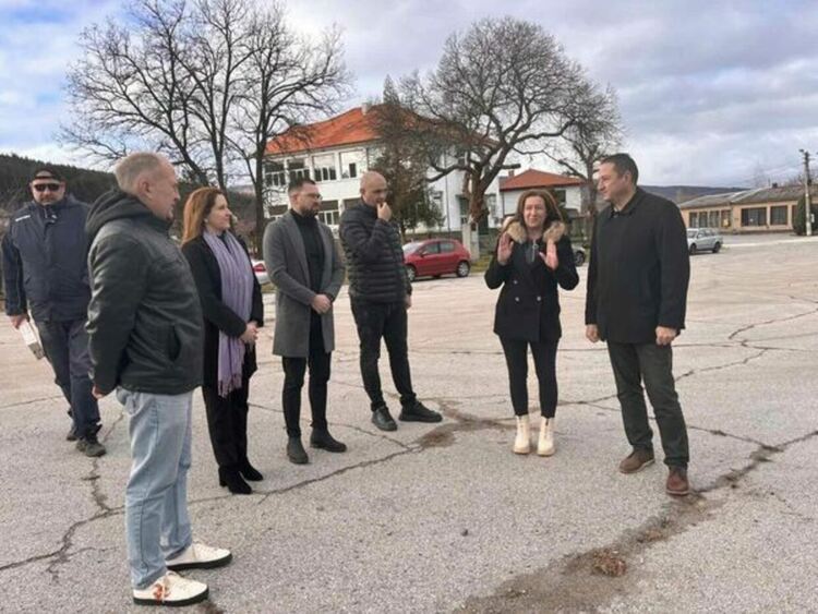 Първа копка на проект „Рекострукция на част от водопроводната мрежа на с. Гълъбник“ бе направена от кмета на Община Радомир Кирил Стоев