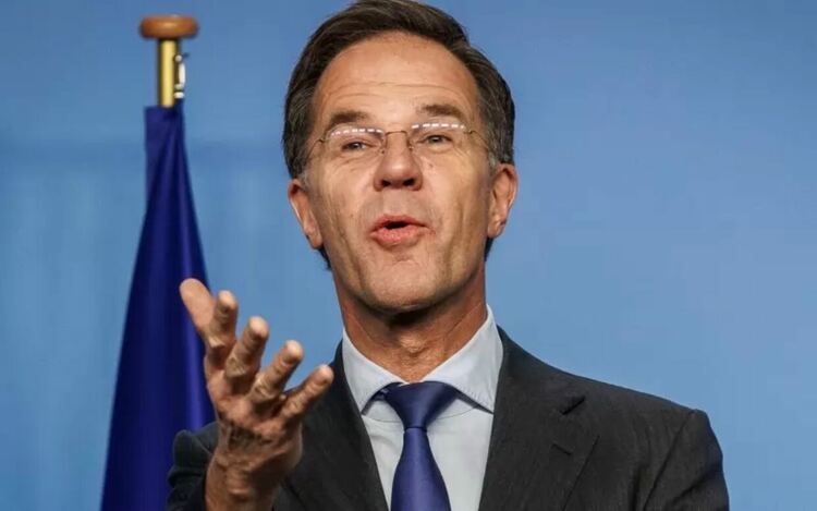 Марк Рюте заяви, че приоритет на НАТО е въоръжаването на Украйна, а не членството й в организацията