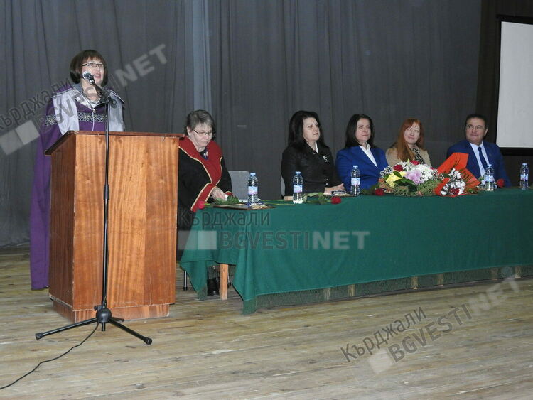 Млади педагози се разделиха със студентската скамейка, навлизат в училищата в Кърджалийско