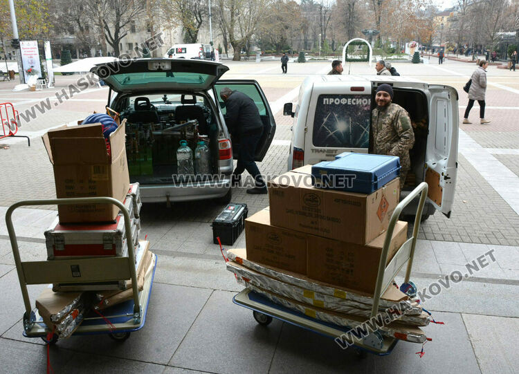 Доставиха зарята за тържественото запалване светлините на елхата в Хасково
