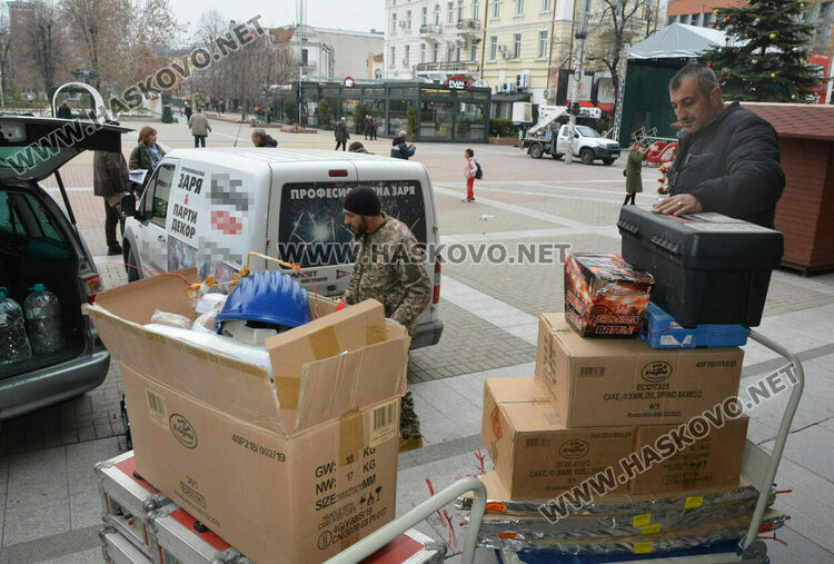 Доставиха зарята за тържественото запалване светлините на елхата в Хасково