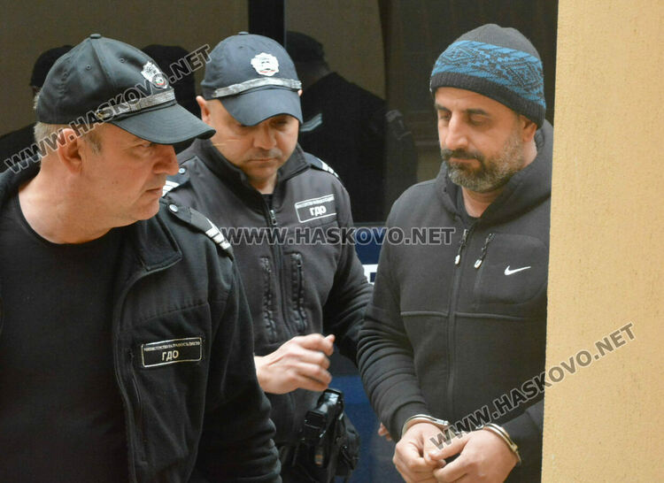 Задържаха 41-годишен, издирван за трафик на мигранти в Германия