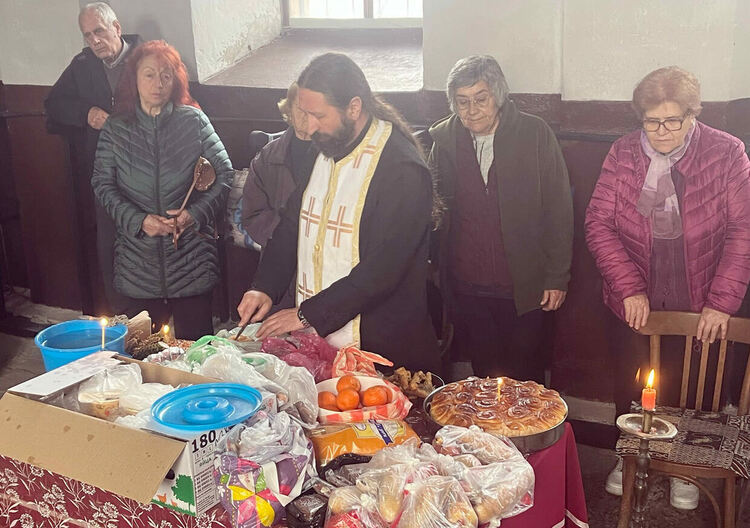 В Сърница почетоха Свети Николай Чудотворец в едноименната църква