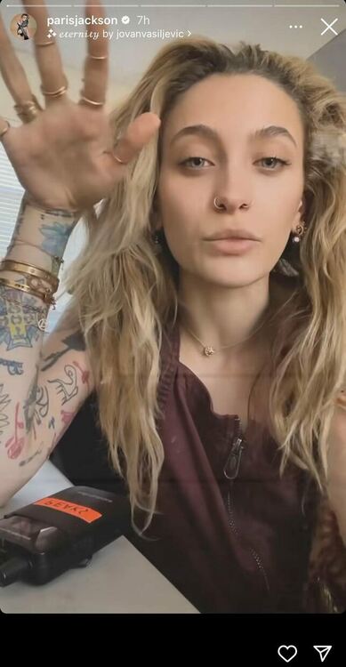 Дъщерята на Майкъл Джексън се сгоди