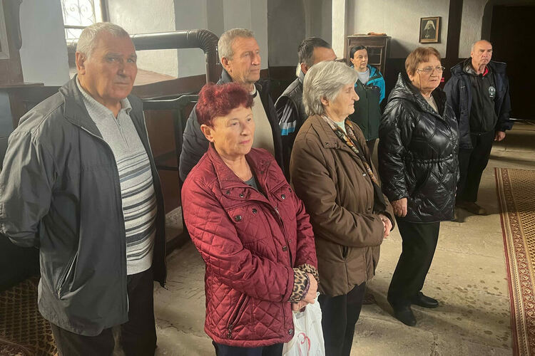 В Сърница почетоха Свети Николай Чудотворец в едноименната църква