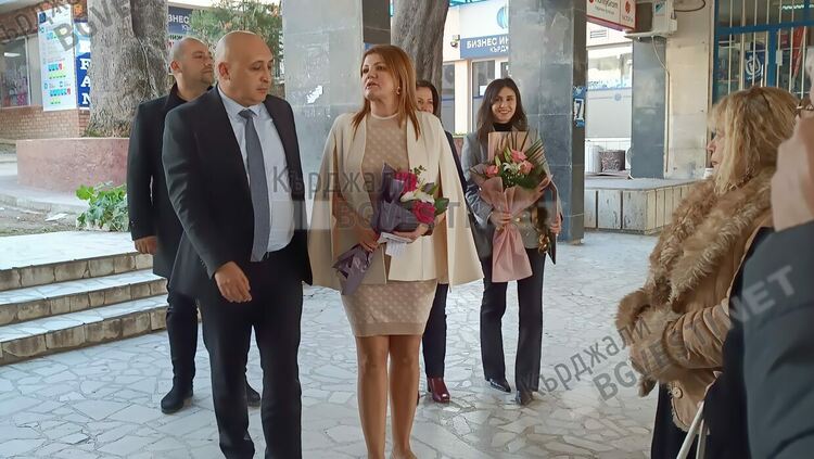 Кметът на Кърджали Ерол Мюмюн откри „Съкровищница на знания“в регионалната библиотека