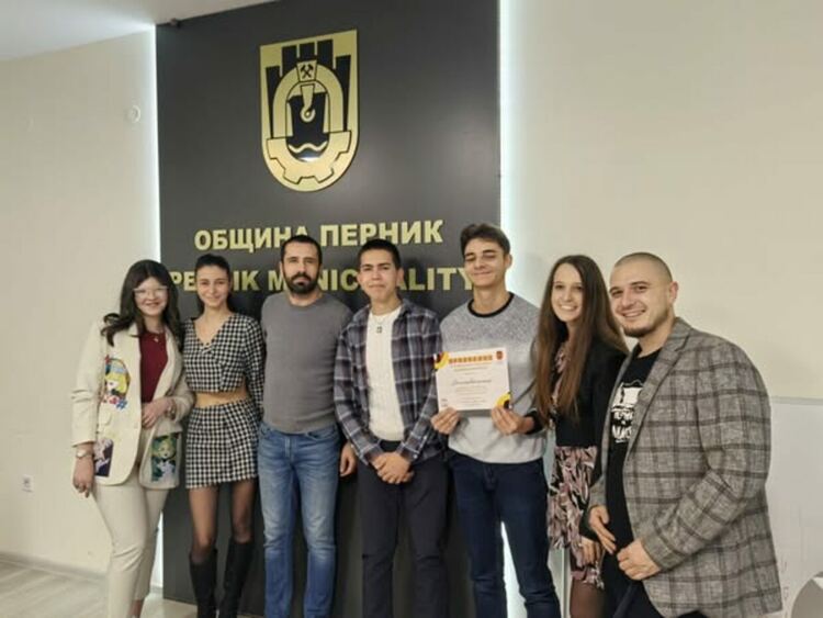 По случай Международния ден на доброволеца бяха връчени третите годишни награди на кмета на община Перник за доброволчество