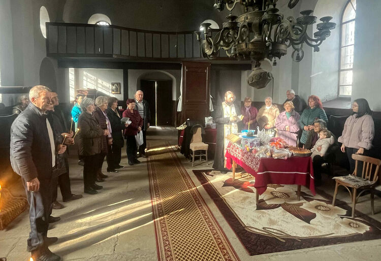 В Сърница почетоха Свети Николай Чудотворец в едноименната църква