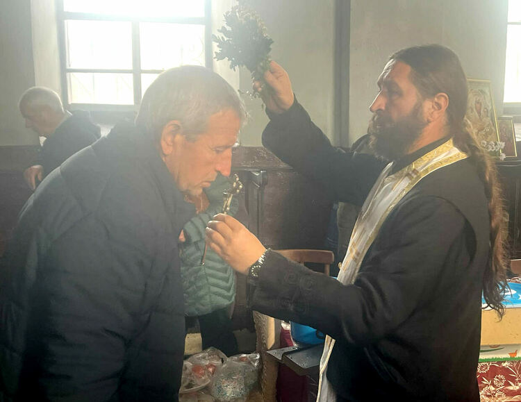 В Сърница почетоха Свети Николай Чудотворец в едноименната църква